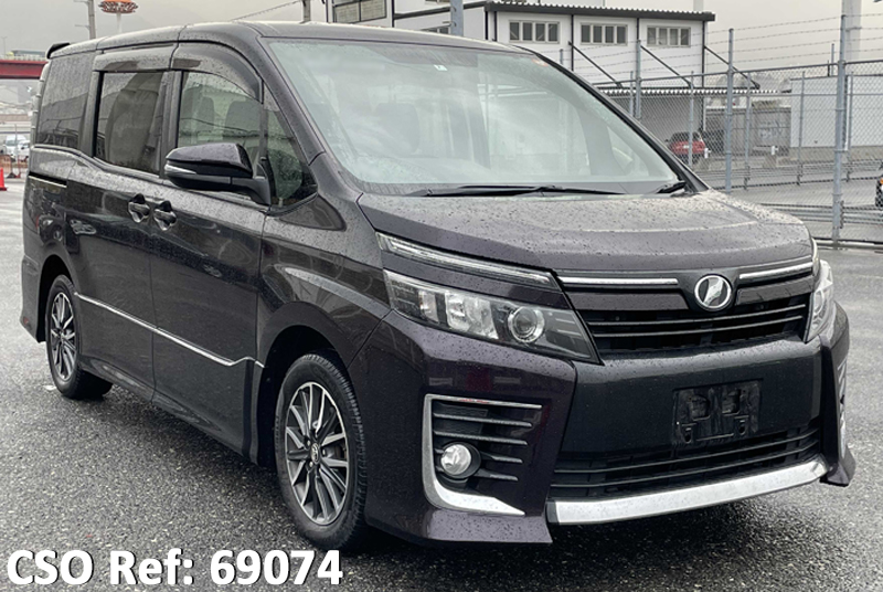 Toyota / Voxy 2014